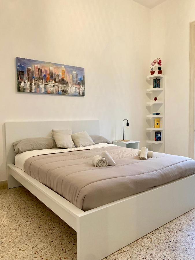 Appartement Urban Poet Retreat - Casa Di Vincenzo E Andrea 2 à Palerme Extérieur photo