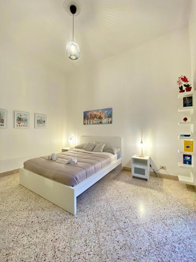 Appartement Urban Poet Retreat - Casa Di Vincenzo E Andrea 2 à Palerme Extérieur photo