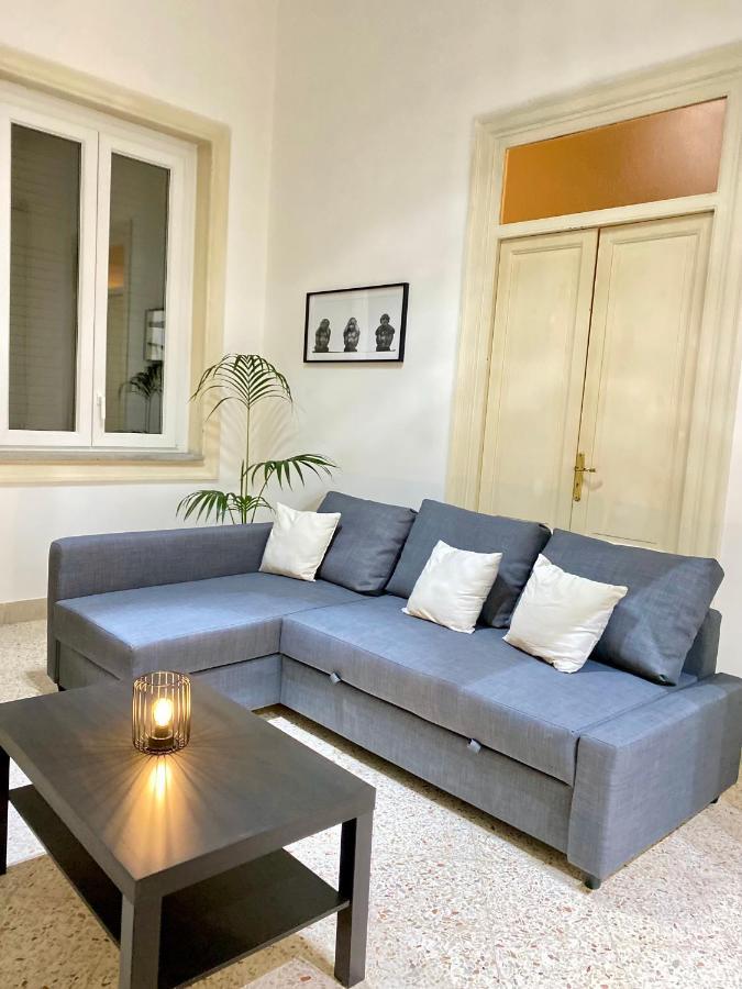 Appartement Urban Poet Retreat - Casa Di Vincenzo E Andrea 2 à Palerme Extérieur photo