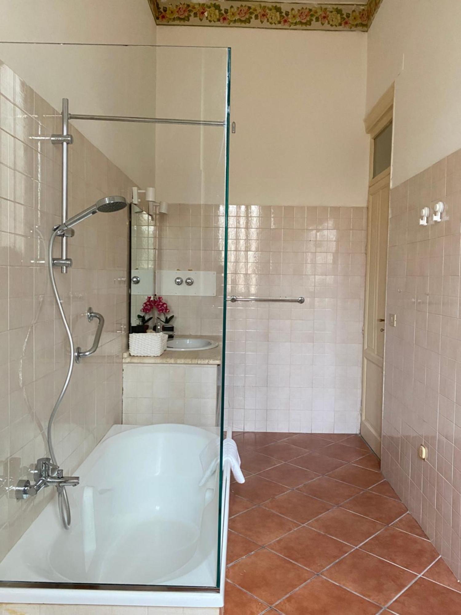 Appartement Urban Poet Retreat - Casa Di Vincenzo E Andrea 2 à Palerme Extérieur photo